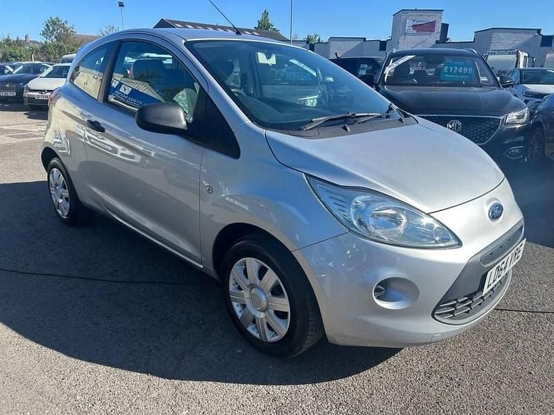 Usado Ford Ka Studio 69 HP (50 kW) 2014 Prateado Citadino