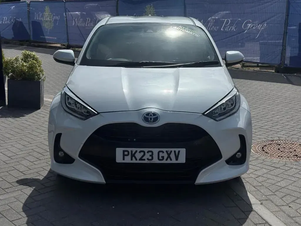 Used Toyota Yaris Design 116 HP (85 kW) 2023 White Hatchback