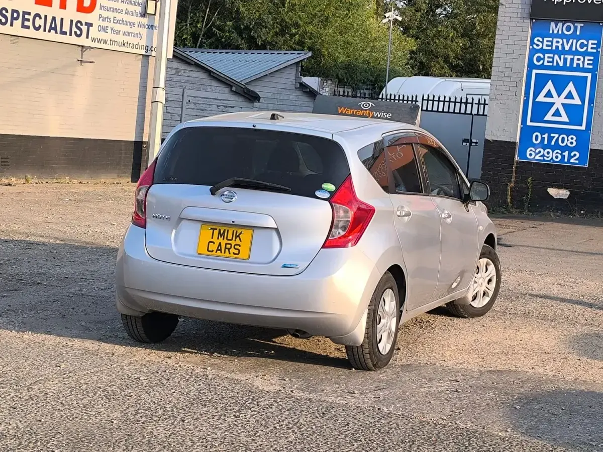Used Nissan Note 98 HP (72 kW) 2013 Silver Hatchback