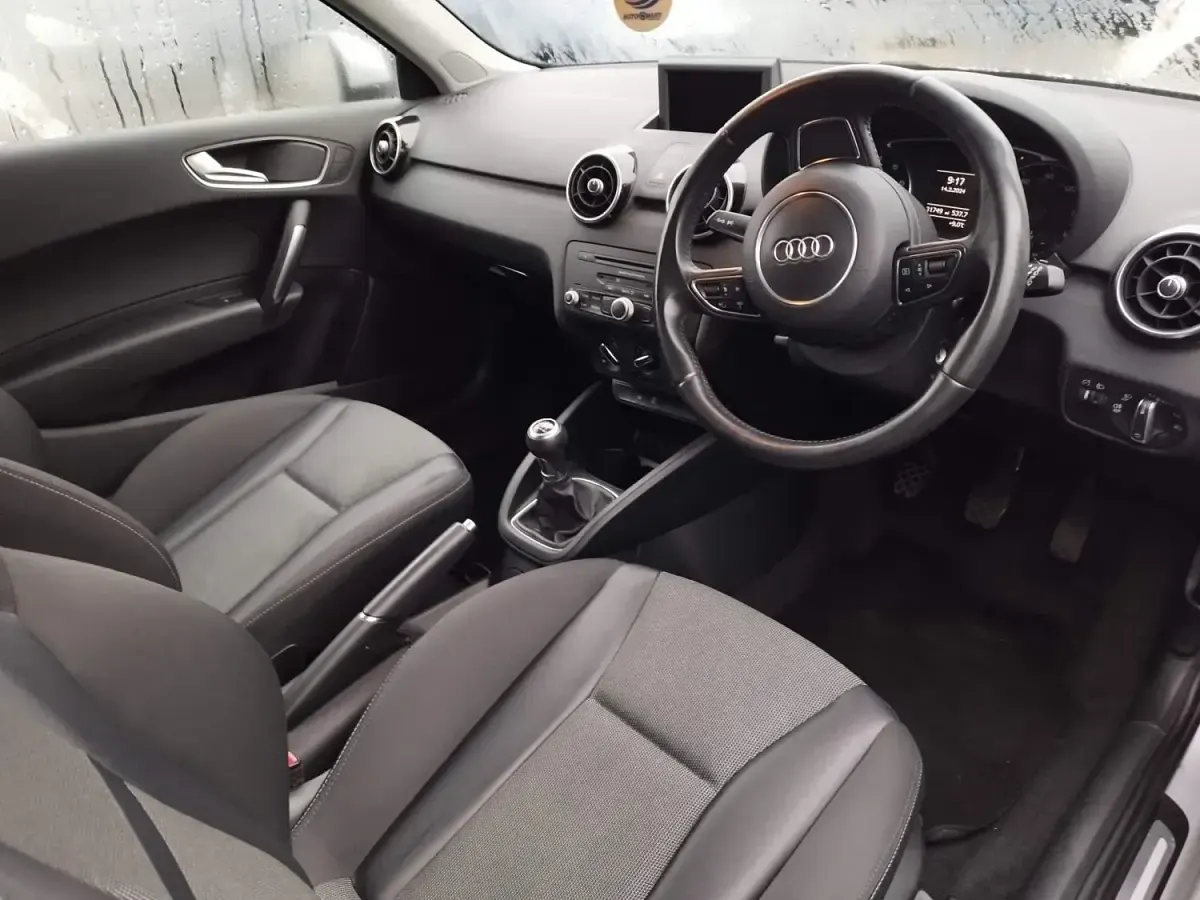 Begagnad Audi A1 Sport 122 HK (89 kW) 2013 Silver Halvkombi