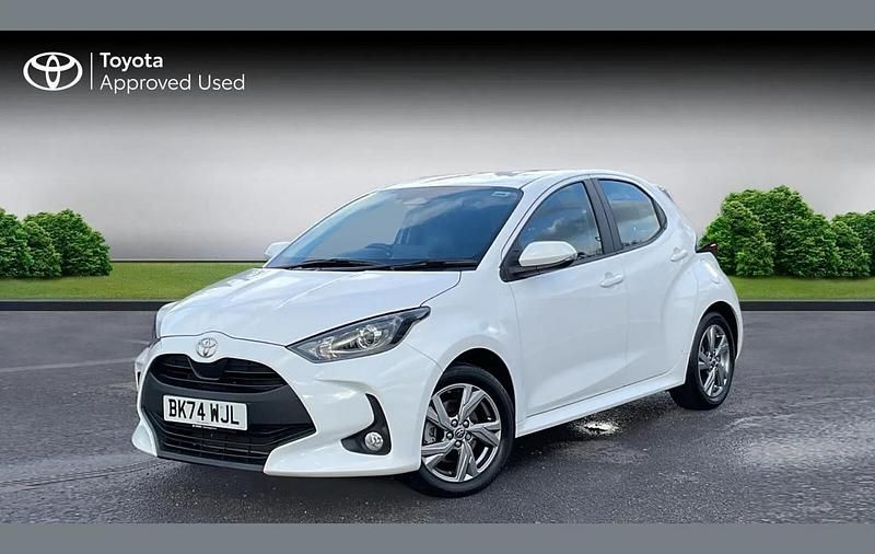 Used Toyota Yaris Hybrid 113 HP (83 kW) 2024 White Hatchback