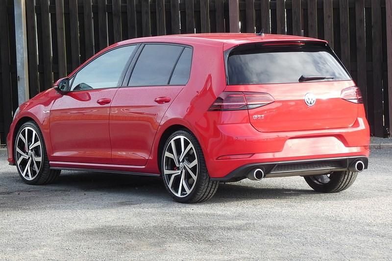 Begagnad VW Golf VII GTI 2019 Röd Halvkombi