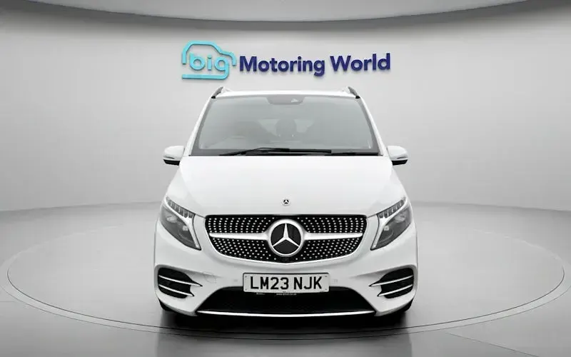 Used Mercedes V300 AMG line 237 HP (174 kW) 2023 White MPV