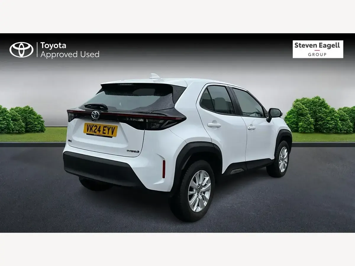 Used Toyota Yaris Hybrid 2024 White Hatchback