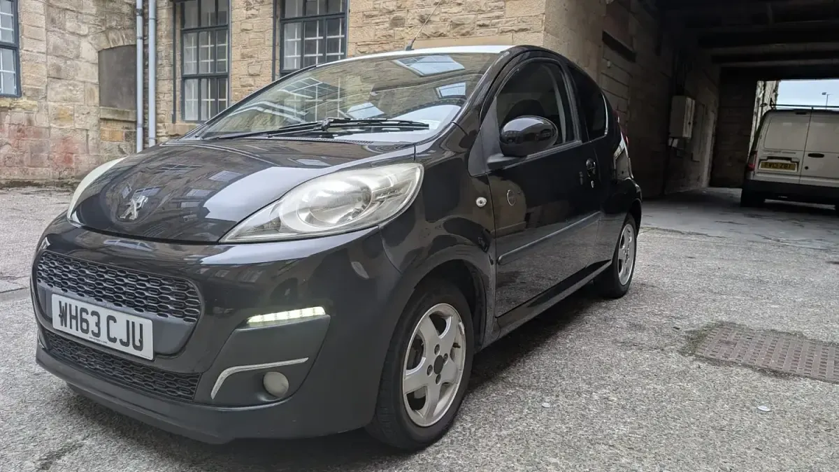 Used Peugeot 107 Envy 67 HP (49 kW) 2014 Black Hatchback