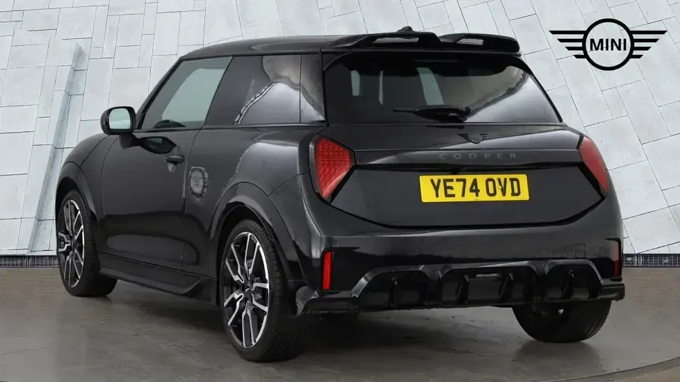 Used Mini Cooper Hatch 154 HP (113 kW) 2024 Black Hatchback