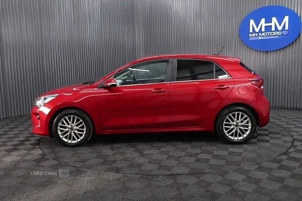 Begagnad Kia Rio 89 HK (65 kW) 2017 Röd Halvkombi
