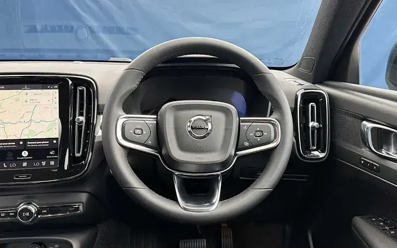 New Volvo XC40 Plus 163 HP (119 kW) 2026 Green SUV