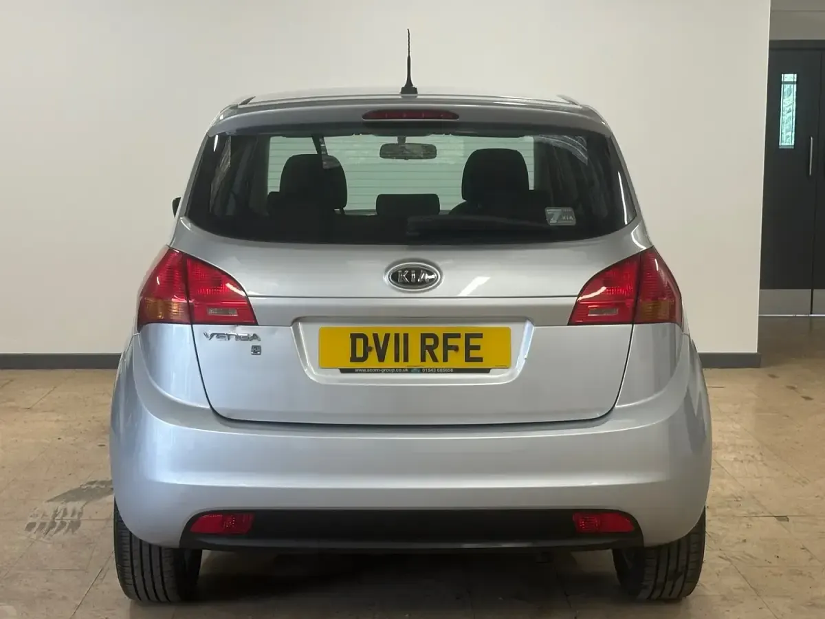 Used Kia Venga 90 HP (66 kW) 2011 Silver Hatchback