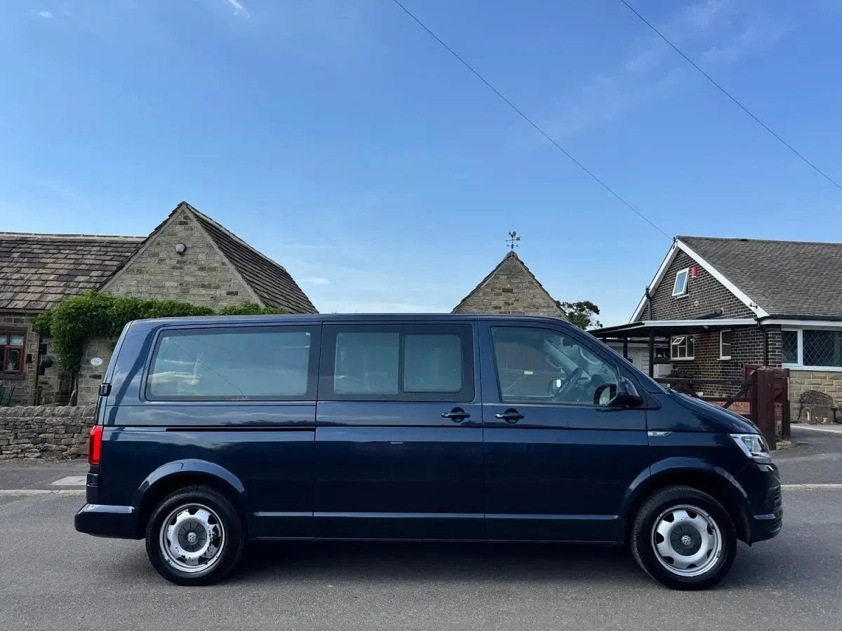 Used VW Shuttle SE 2018 Blue MPV