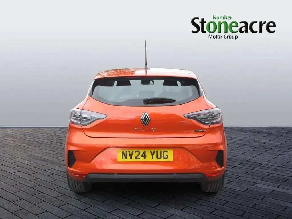 Used Renault Clio V Evolution 143 HP (105 kW) 2024 Orange Hatchback