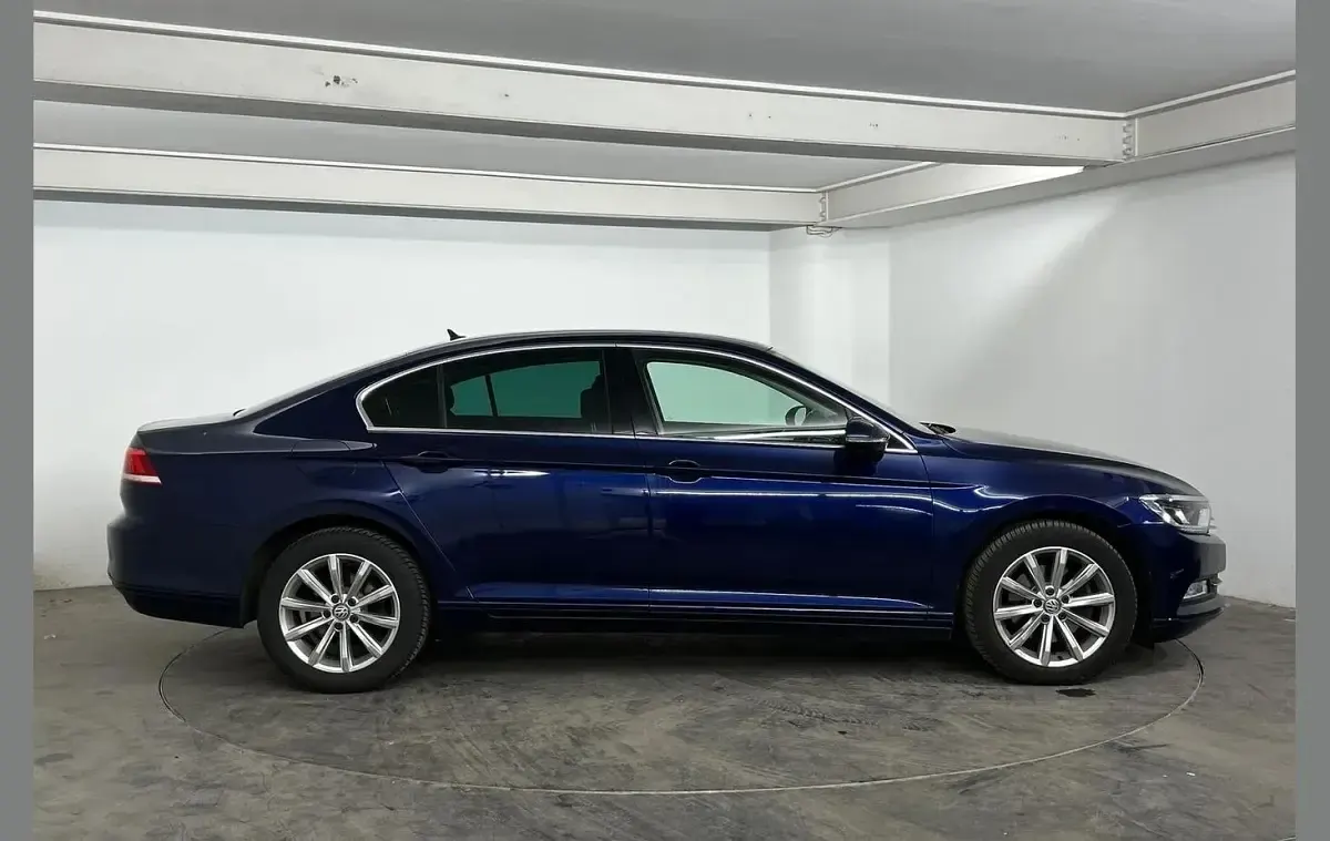 Used VW Passat Business 150 HP (110 kW) 2019 Blue Sedan