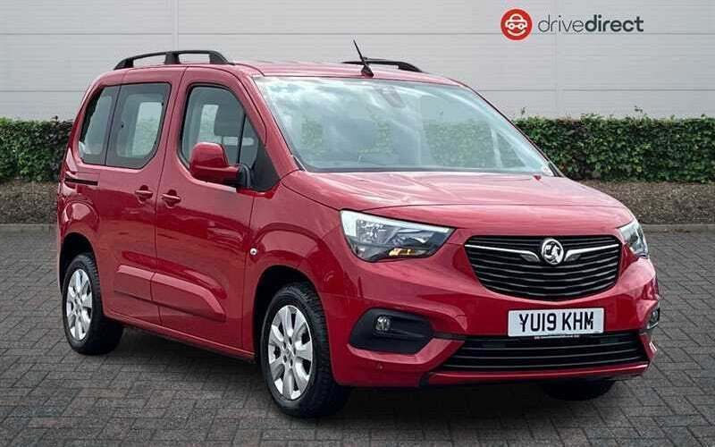 Red Used 2019 Vauxhall Combo S MPV | £11,998 (Fair price) - Image 1/4