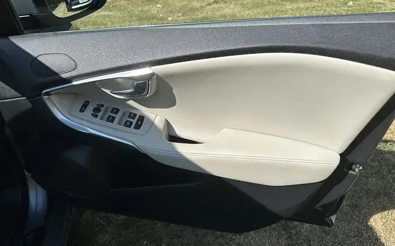 Used Volvo V40 SE Lux 114 HP (83 kW) 2014 Grey Hatchback
