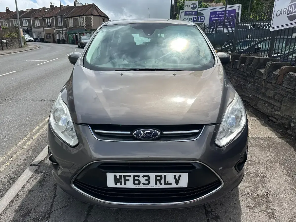Usado Ford C-MAX Zetec 105 HP (77 kW) 2013 Castanho Monovolume