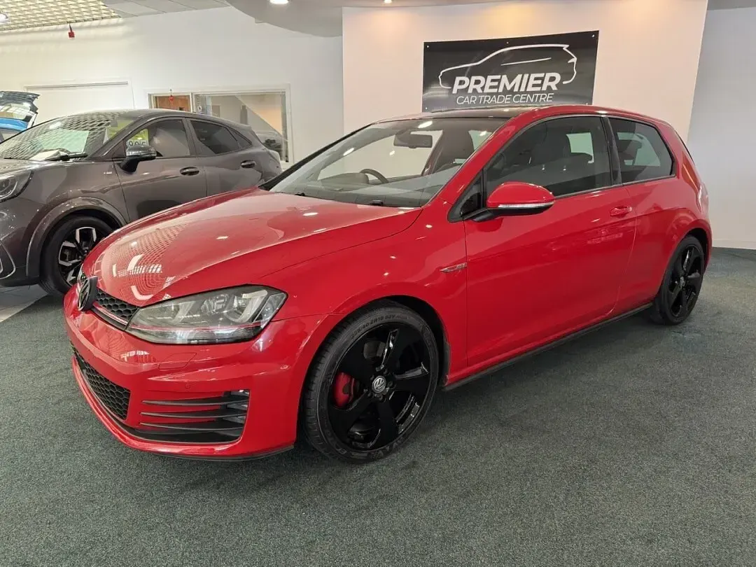 Used VW Golf VII GTI 216 HP (158 kW) 2015 Red Hatchback