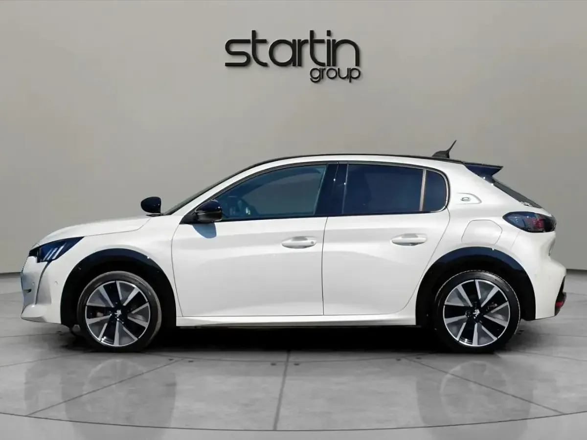 Used Peugeot e-208 GT 98 kW (134 HP) 2022 White Hatchback