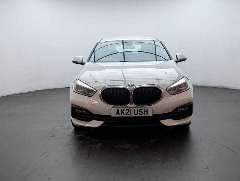 Used BMW 118 Luxury Line 2021 White Hatchback