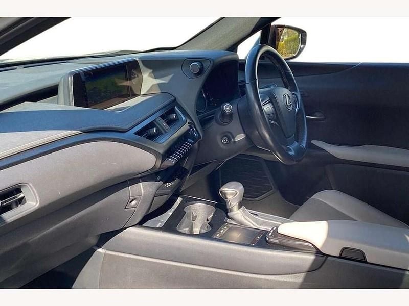 Used Lexus UX 250h 184 HP (135 kW) 2019 Silver SUV