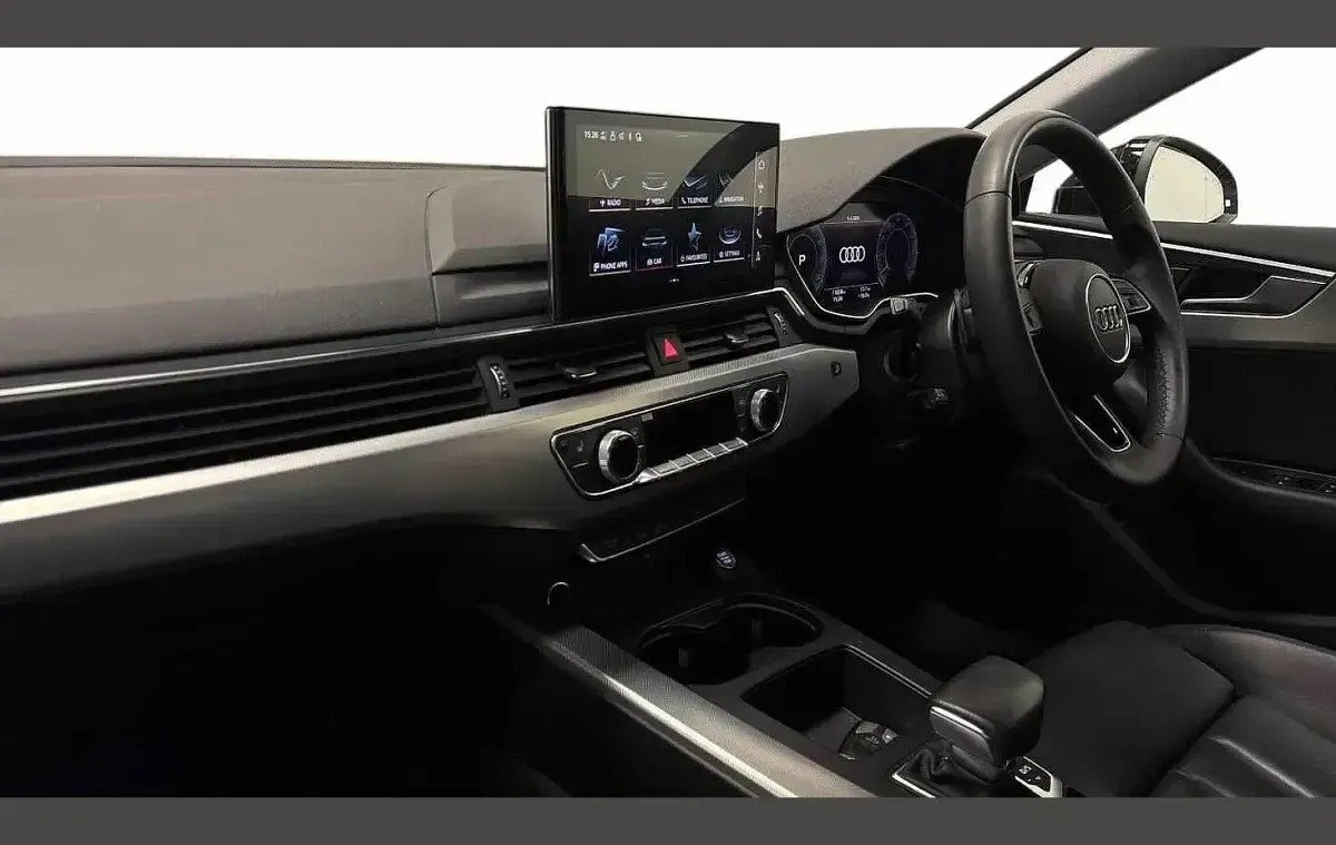 Begagnad Audi A5 Sport 150 HK (110 kW) 2024 Svart Halvkombi