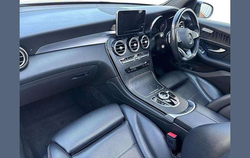 Gebraucht Mercedes GLC250 AMG 207 PS (152 kW) 2019 Weiß SUV