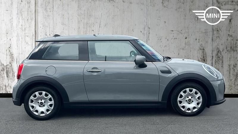 Usado Mini ONE Classic 101 CV (74 kW) 2022 Gris Utilitario