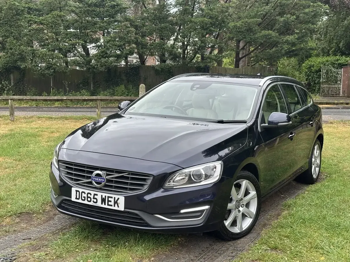 Used Volvo V60 SE Lux 190 HP (139 kW) 2015 Blue Estate