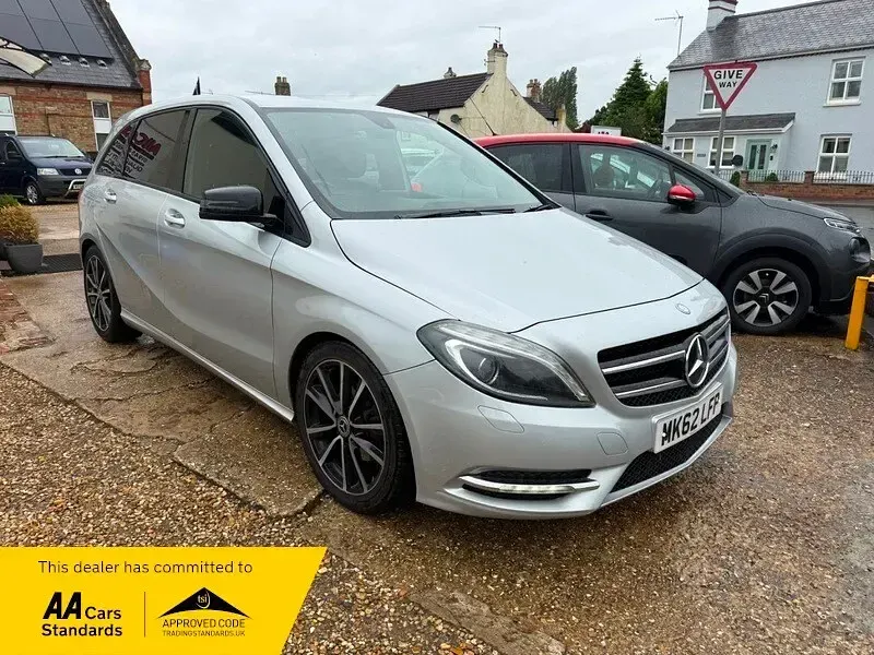 Used Mercedes B180 107 HP (78 kW) 2012 Silver Hatchback
