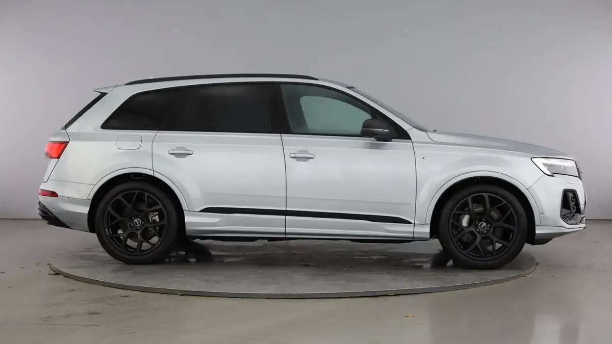 Used Audi Q7 Black Edition 228 HP (167 kW) 2025 Silver SUV