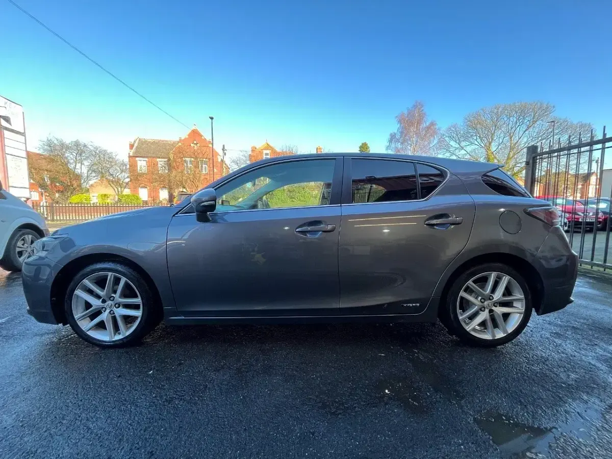 Used Lexus CT200h 136 HP (100 kW) 2014 Grey Hatchback