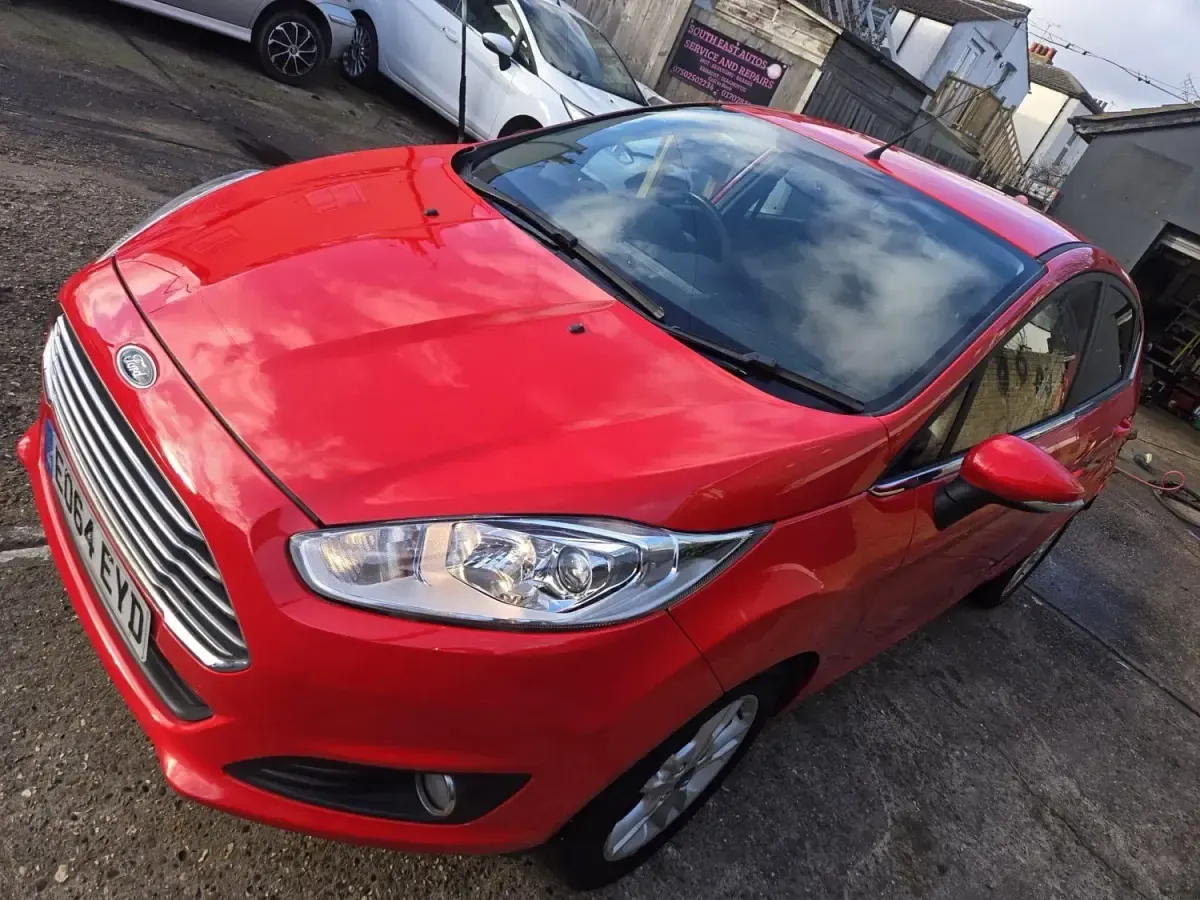 Usado Ford Fiesta Zetec 2014 Vermelho Citadino