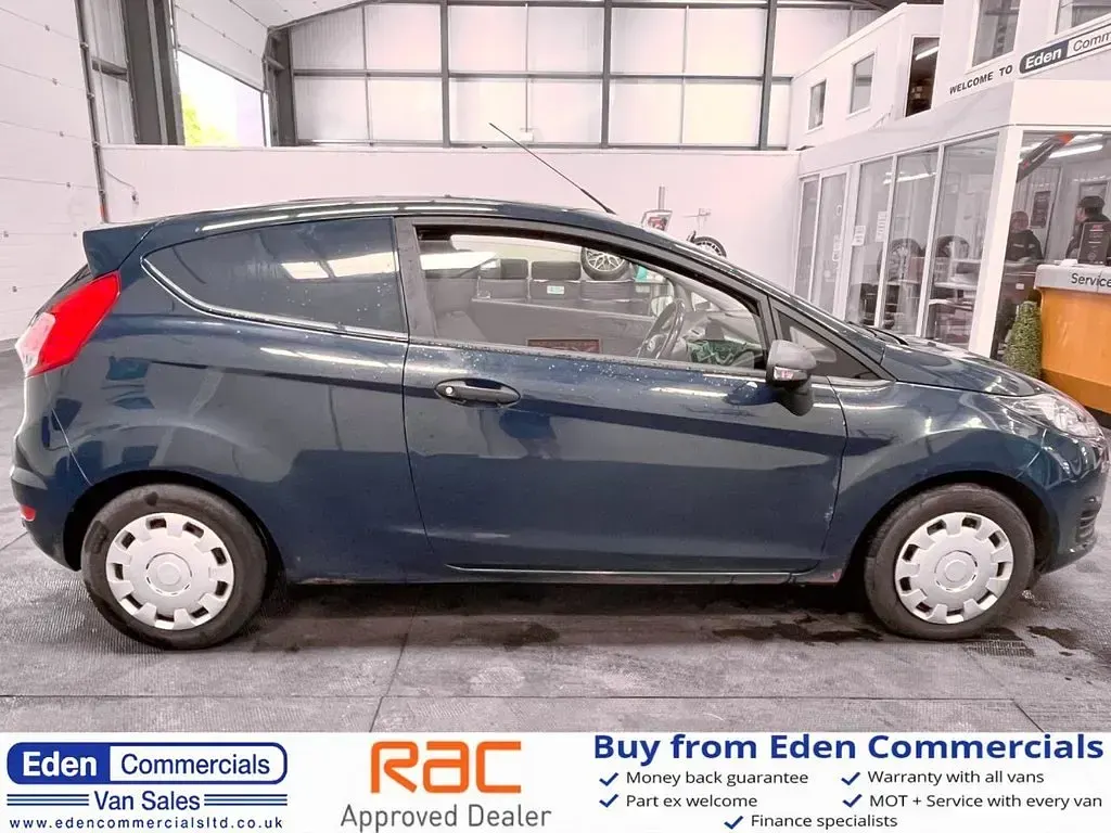 Used Ford Fiesta 95 HP (69 kW) 2014 Multicoloured Hatchback