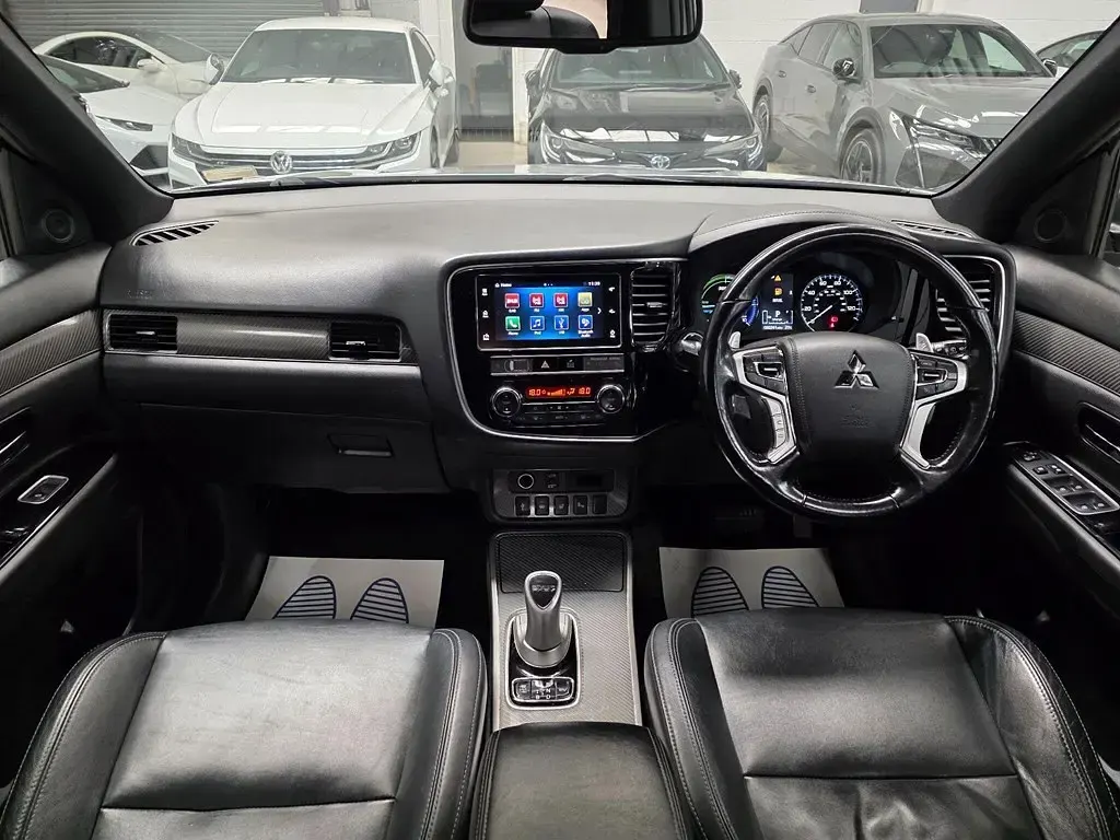 Used Mitsubishi Outlander P-HEV 2018 Silver SUV