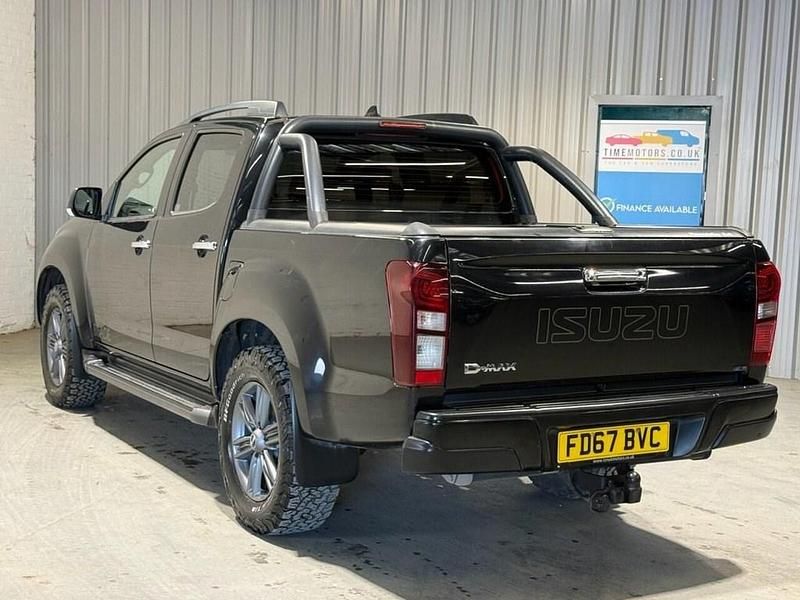 Used Isuzu Pick up 164 HP (120 kW) 2018 Black Pickup