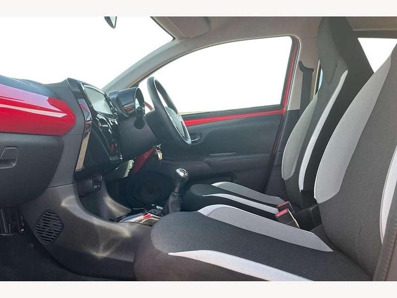 Used Toyota Aygo x-style 69 HP (50 kW) 2017 Red Hatchback