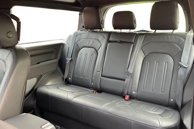 Używany Land Rover Defender SE 300 KM (220 kW) 2021 Zielony SUV