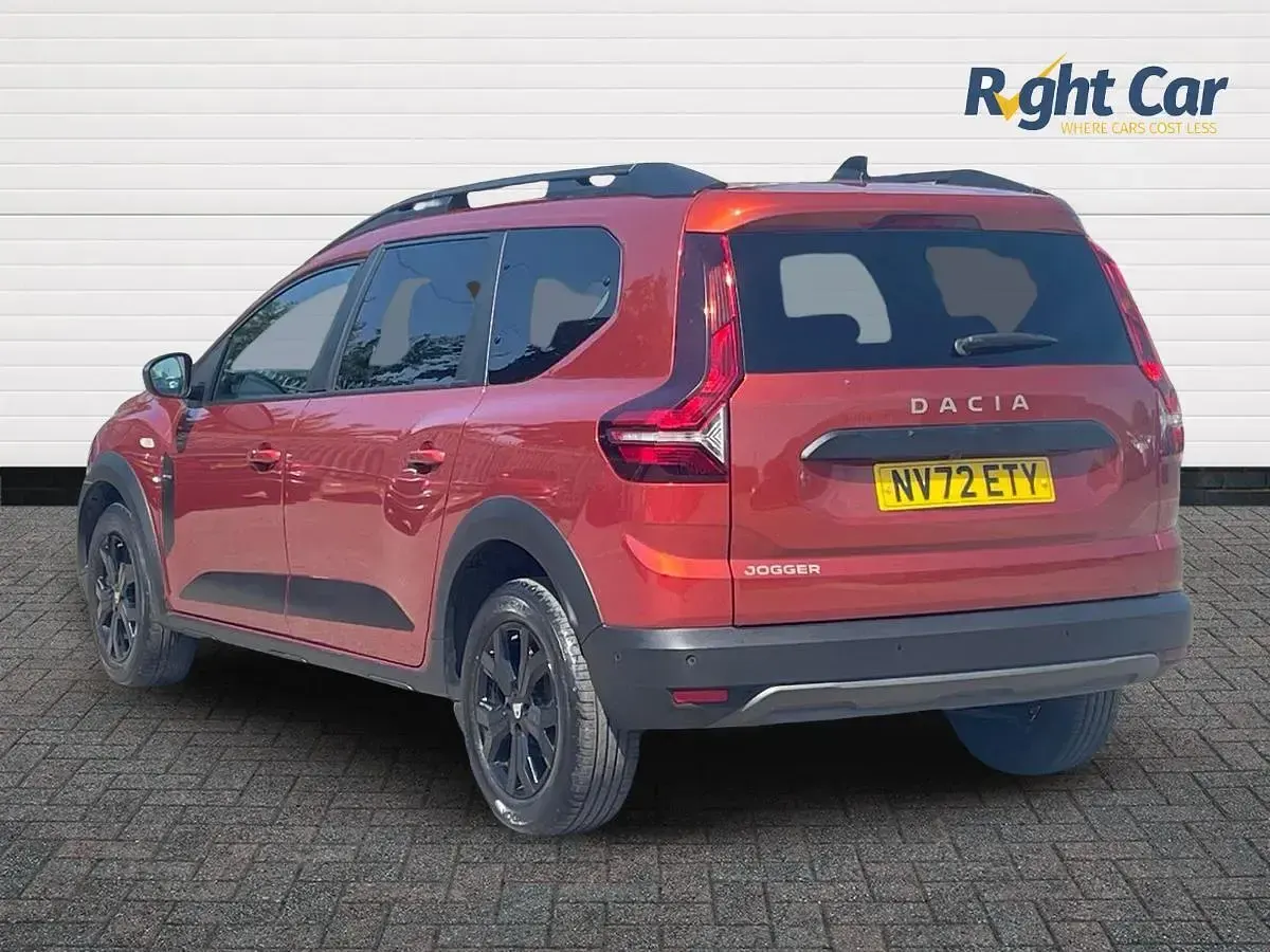 Used Dacia Jogger Extreme 110 HP (80 kW) 2022 Brown MPV