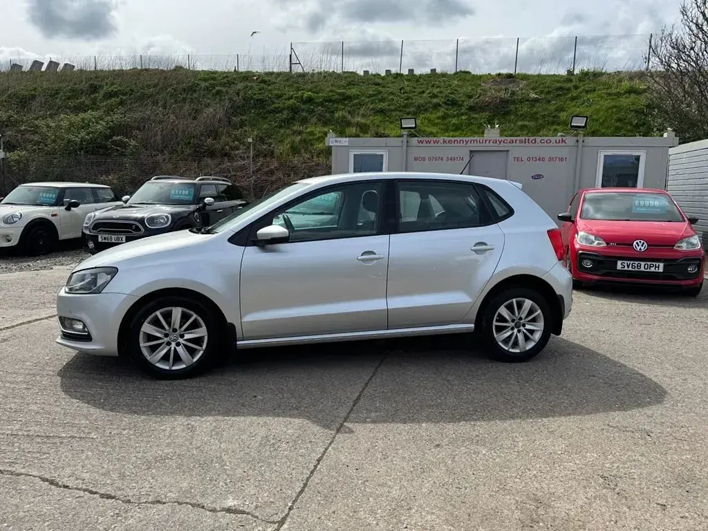 Begagnad VW Polo SE 90 HK (66 kW) 2015 Silver Halvkombi