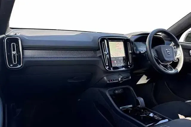 Used Volvo XC40 Plus 197 HP (144 kW) 2024 Blue SUV