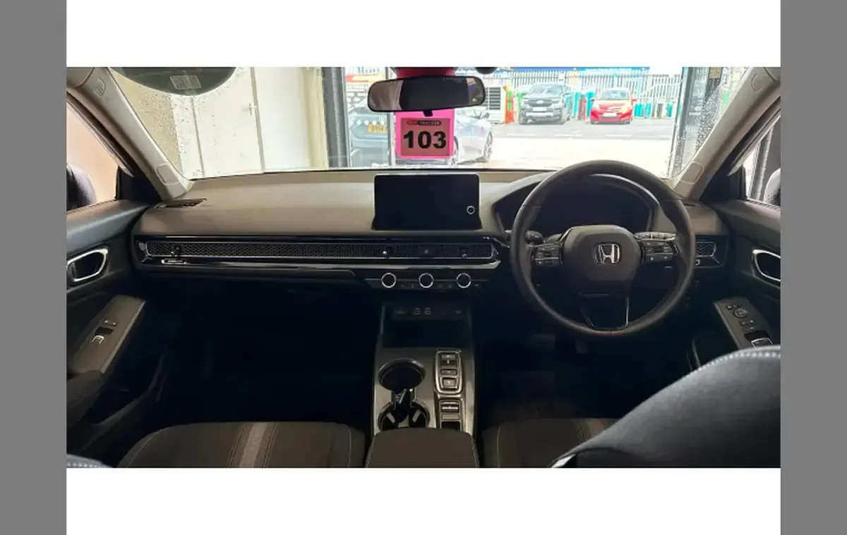 Used Honda Civic Elegance 140 HP (102 kW) 2024 White Hatchback