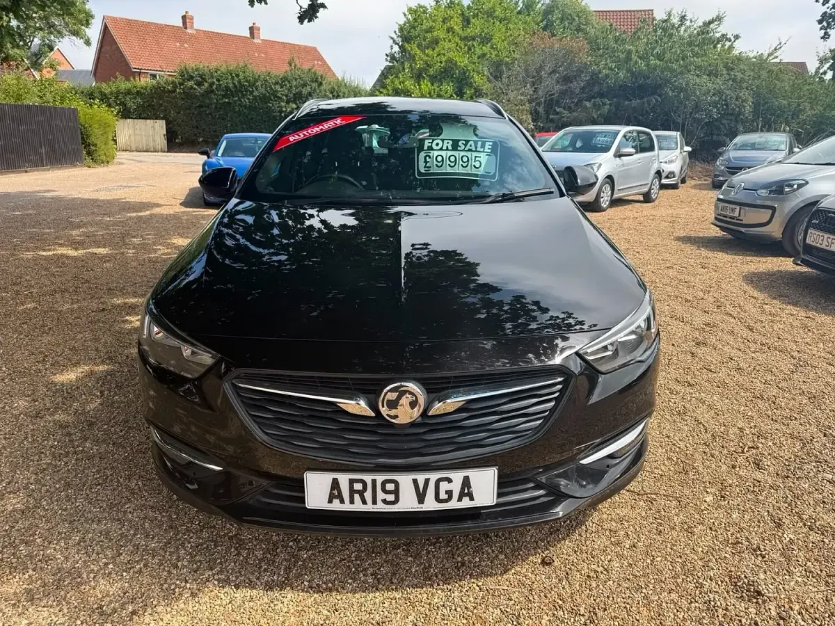 Used Vauxhall Insignia SRi 210 HP (154 kW) 2019 Black Hatchback