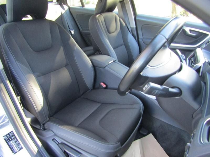 Used Volvo V60 SE 115 HP (84 kW) 2014 White Estate