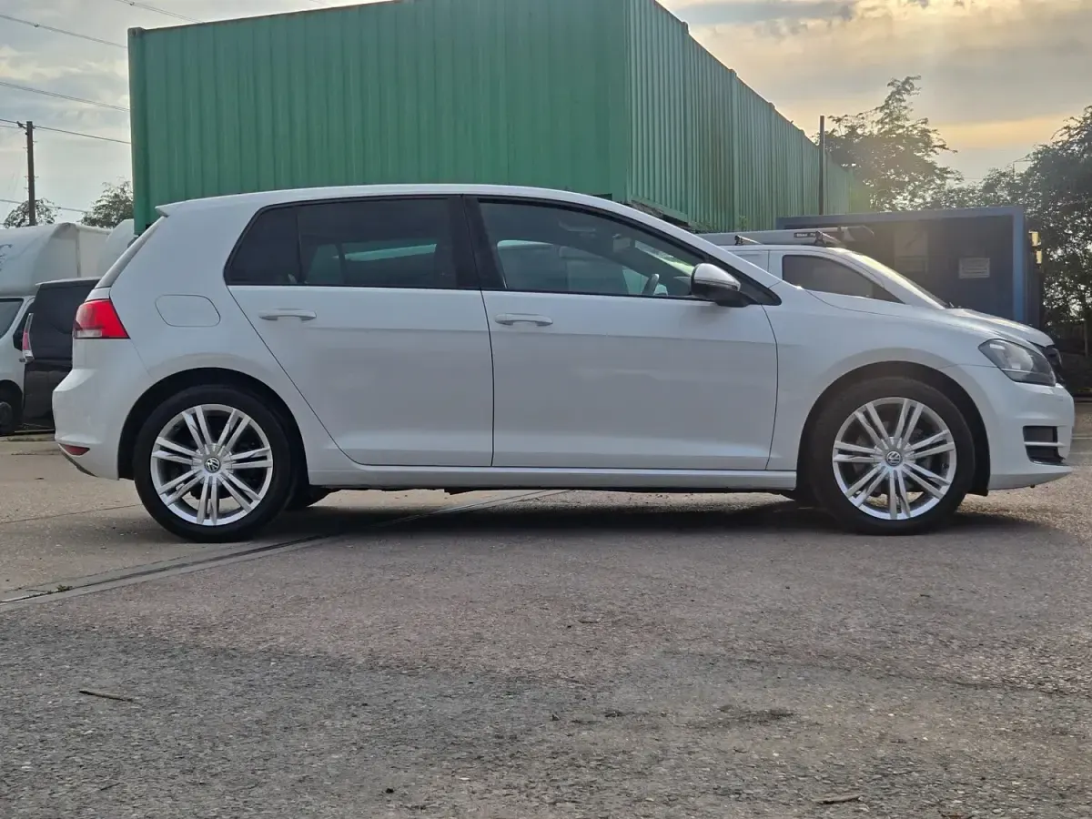Used VW Golf VII 2016 White Hatchback