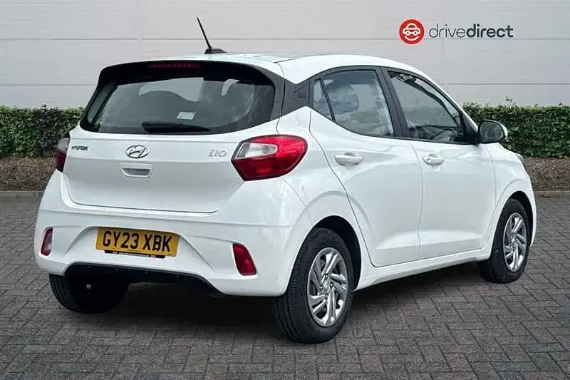 Used Hyundai i10 SE 67 HP (49 kW) 2023 White Hatchback