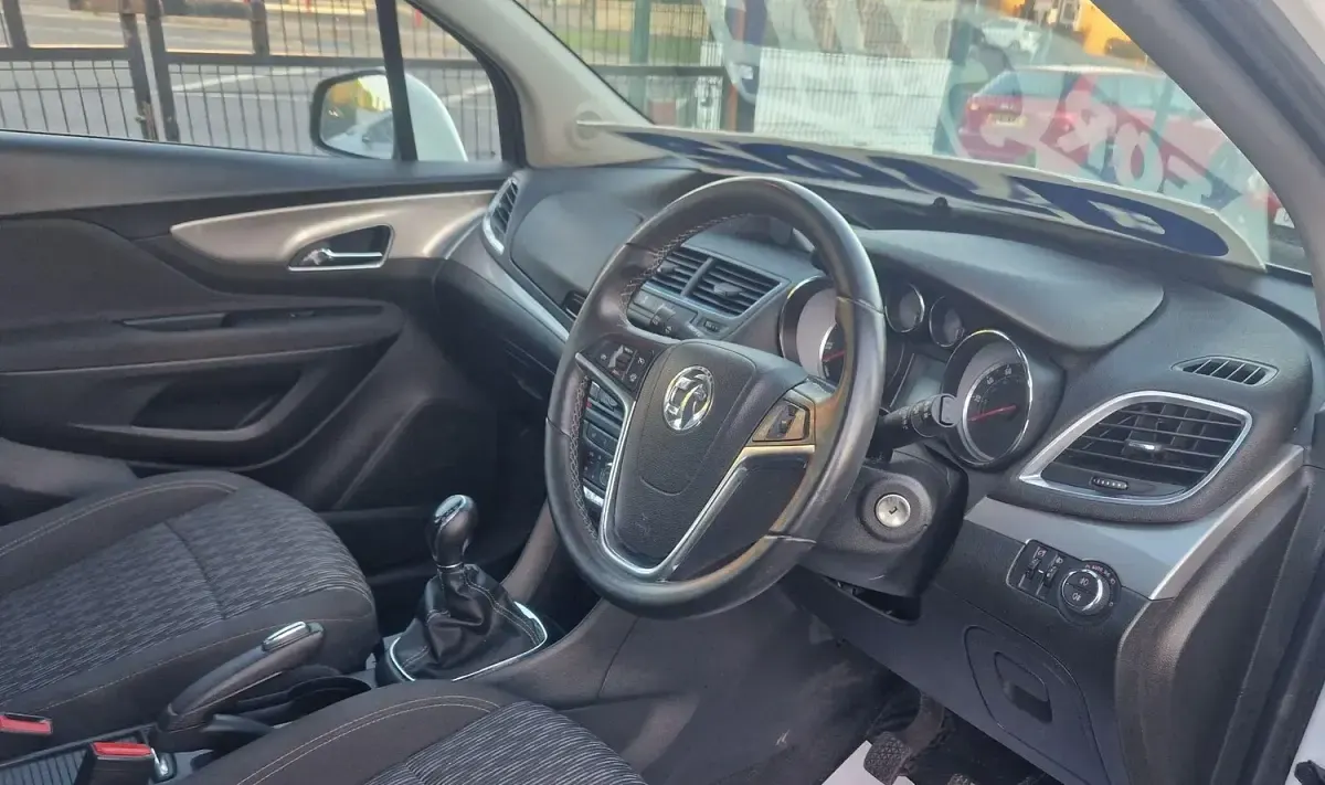 Used Vauxhall Mokka S 2015 White SUV