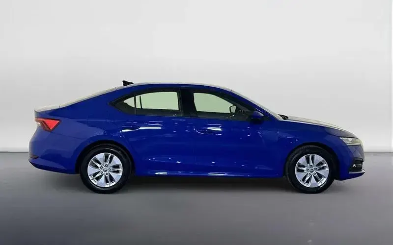 Used Skoda Octavia SE Technology 110 HP (80 kW) 2022 Blue Hatchback