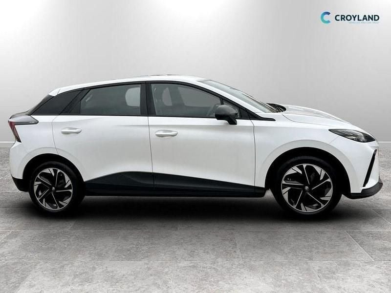 Used MG MG4 EV SE 319 kW (435 HP) 2023 White Hatchback