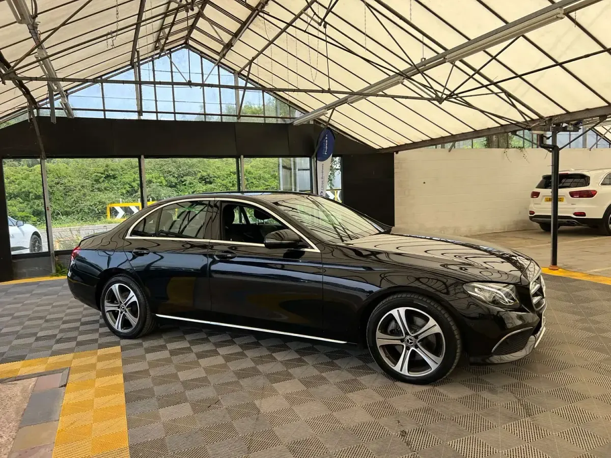 Used Mercedes E220 SE 2018 Black Sedan
