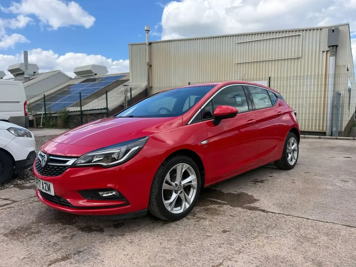 Used Vauxhall Astra SRi 150 HP (110 kW) 2017 Red Hatchback