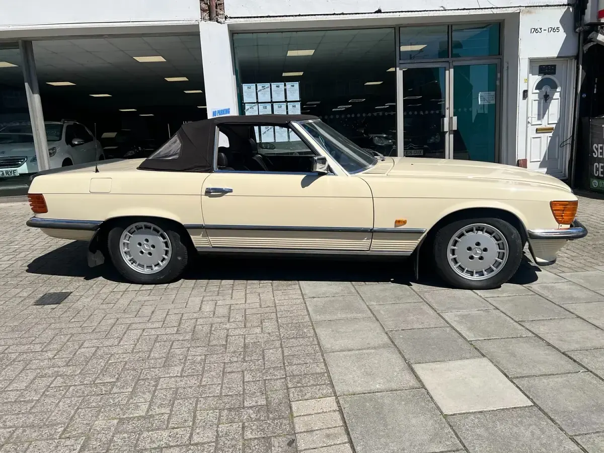 Used Mercedes SL280 185 HP (136 kW) 1984 Cream Cabriolet